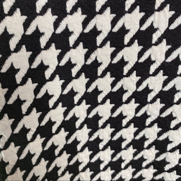 Ali Miles Houndstooth Tunic with Bell Slit Sleeve - Picture 4 of 11